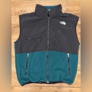 Great vintage pine green North Face fleece vest. Winter is coming!